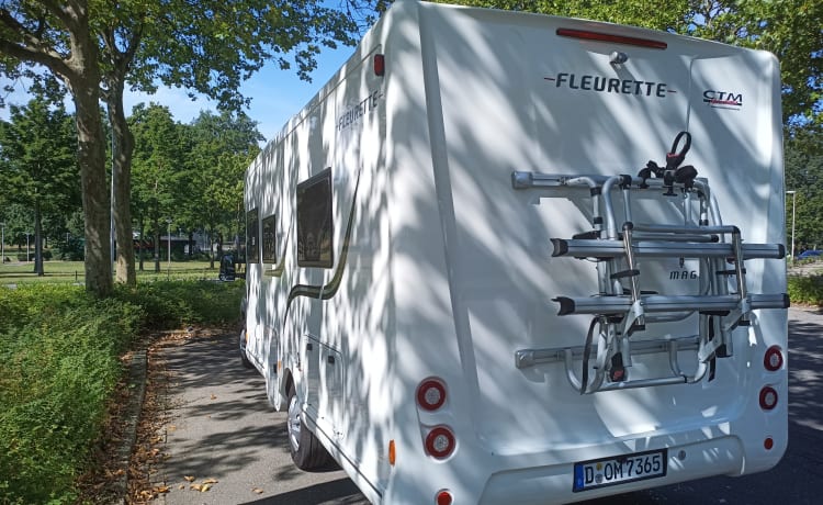 Fleurette Magisten 73LJF with bathroom in the back