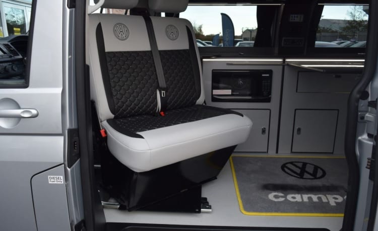 4 berth Volkswagen bus from 2018