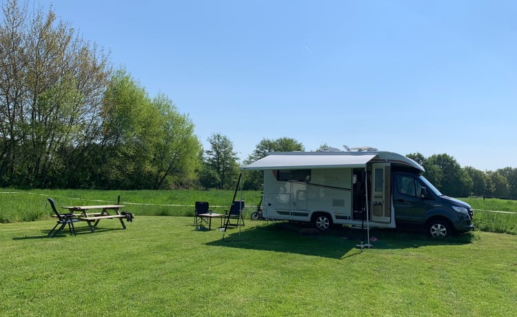 Camping-car intégral très spacieux Mercedes Burstner 2020