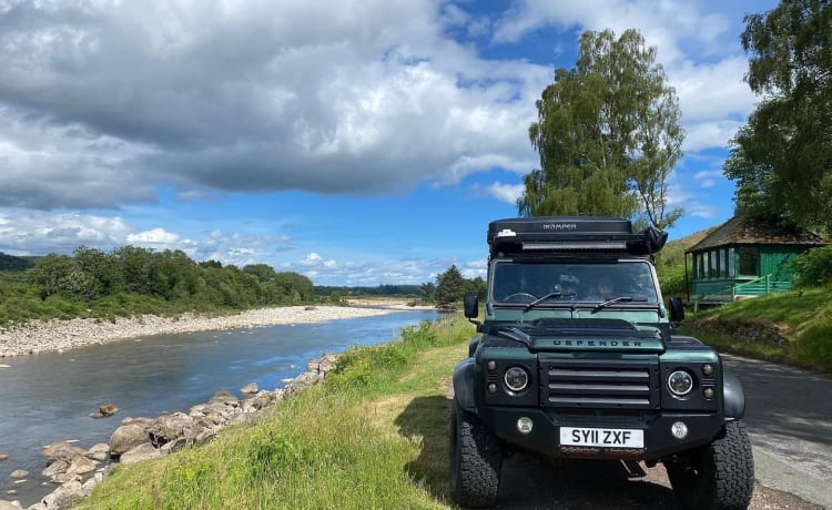 Adventure Defender – 2 posti letto Land Rover Defender 110