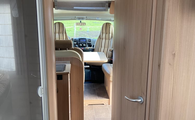 Burstner ixeo time 734 – Sehr luxuriöses Camper-Queensize-Bett mit Klimaanlage Nespresso