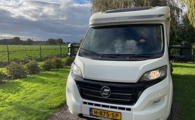 Luxurious and comfortable 2p Hymer semi-integrated from 2020