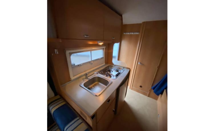 Op stap met de Baron! – Ampio camper familiare per 6 persone