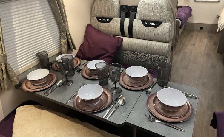 Abbot the Adventurer – 6 berth Swift alcove from 2021