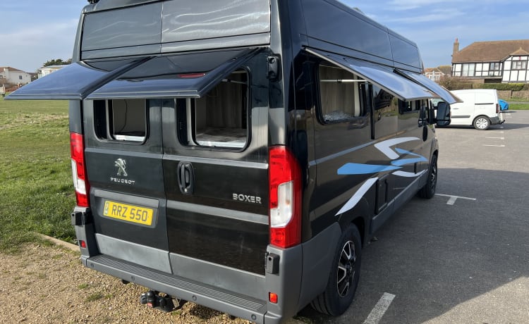 Peugeot Boxer Premium Luxury con 2 posti letto (costruito in mansarda)