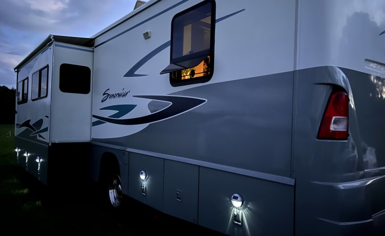 Winnebago Itasca Suncruiser 6 couchettes (4 ceintures de sécurité)