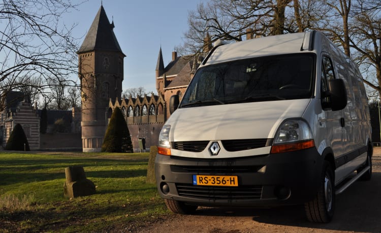 Compleet uitgeruste 2-persoons Renault camperbus met lengtebed 175 x 205 cm