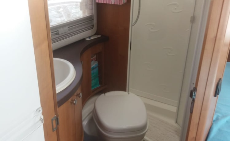 Bellissimo camper in affitto! Con un letto fisso e completamente arredato!