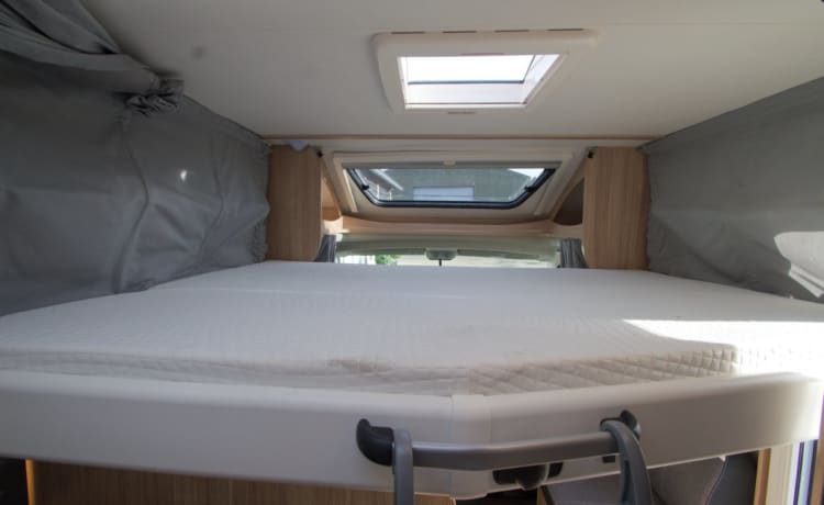 Sunlight T65 – Very nice, spacious 4-person Sunlight camper from 2023, lots of storage space.