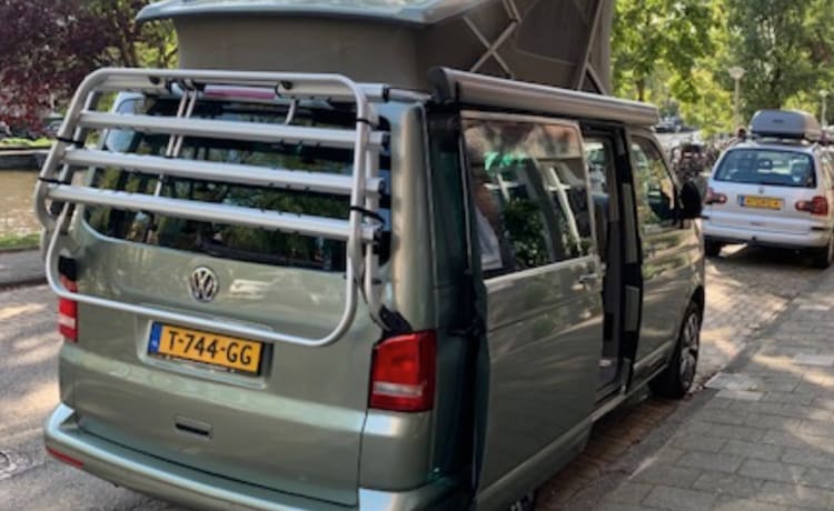 Dani – Volkswagen California met 4 slaapplaatsen