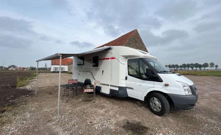 Mobieltje – Luxe familie camper met complete uitzet!