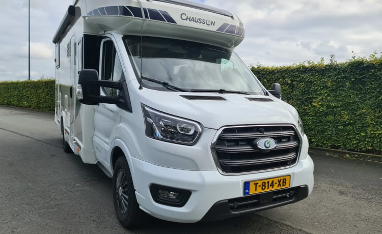 T814XB – Chausson 777GA Automatique Titanium Premium très luxueux, km gratuit