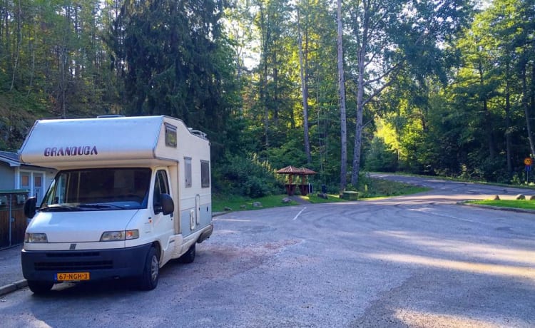 Friendly Camper – Camping-car restylé | Travailler hors réseau