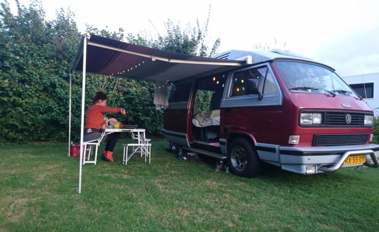 Originaler Retro Volkswagen T3 Dehler mit kompletter Campingausstattung.