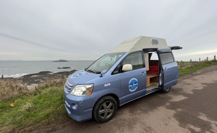 Toki – 2-persoons Toyota campervan uit 2007