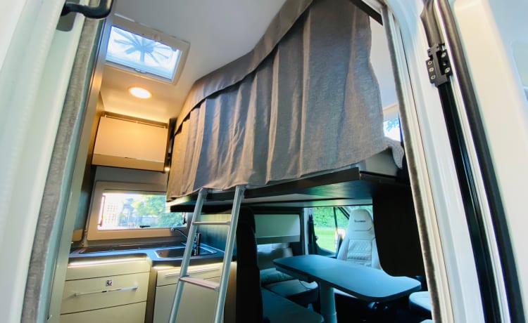 Spacious camper from 2021, ideal for a family or couple