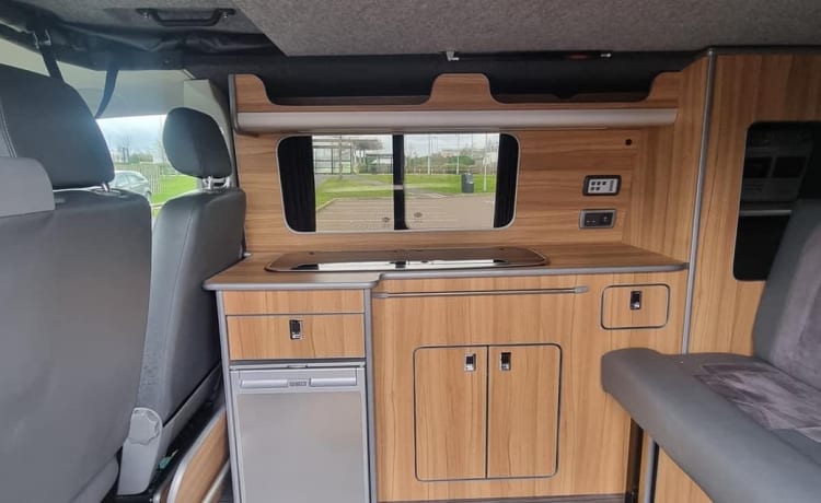 Falcon – 4 berth Volkswagen campervan from 2014