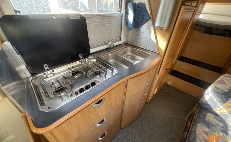 Heerlijke 6 persoons Hymer B644 integraal camper XXL garage 