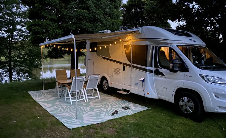 4P Luxus Carado Camper komplett ausgestattet