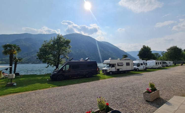 Tourne 6.4 – Camping-car Bus neuf à louer Peugeot Boxer