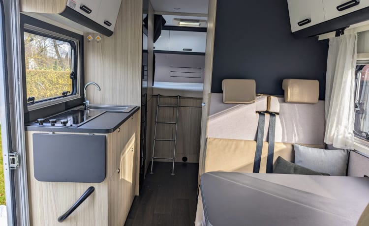 6p recente familie camper uit 2021 - Sun Living alcove