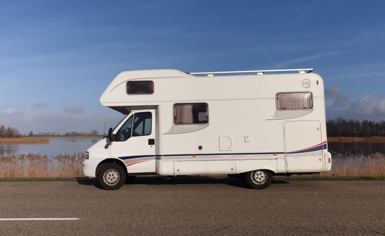 Camper_Vibes_ – Fiat Ducato alkoof uit 2004 (4 Ruime slaapplaatsen)