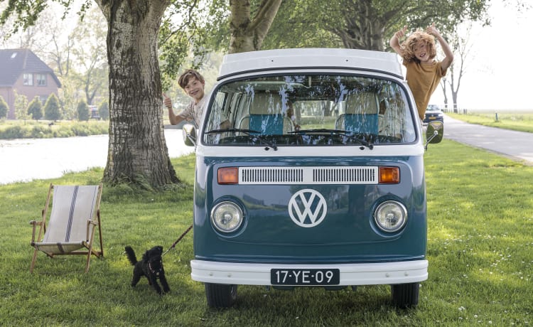 Corrie – 4p Volkswagen campervan uit 1975