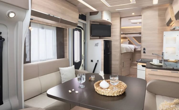 Mobil-home Rapido. Convient pour le camping gratuit