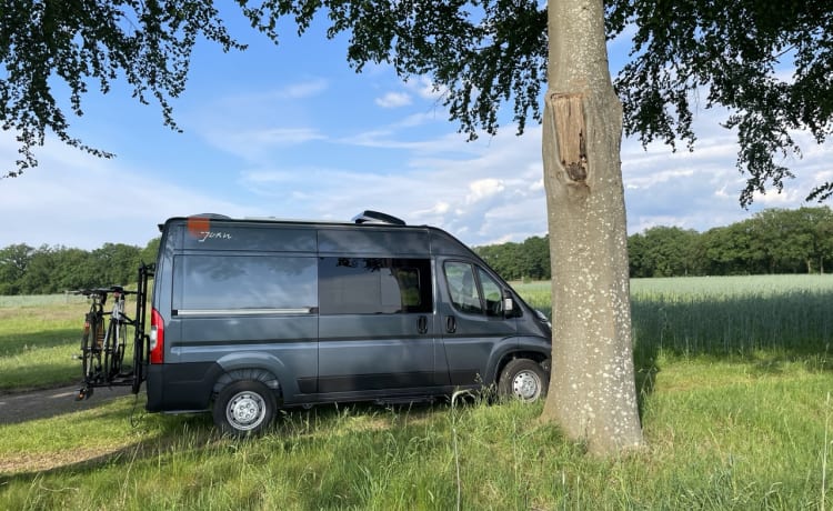 Roze Roadtripper – Compacte modulaire buscamper voor 2 personen 