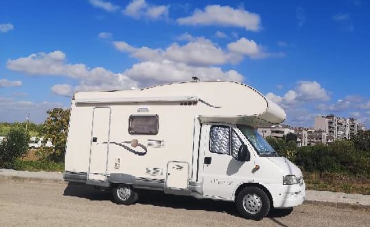 ERCOLITO  – Camper mansardato compatto   