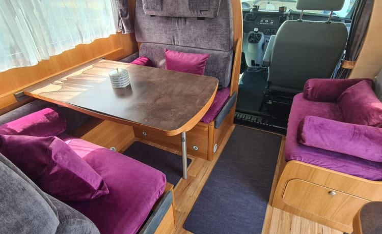 Sam – Clean and cozy motorhome