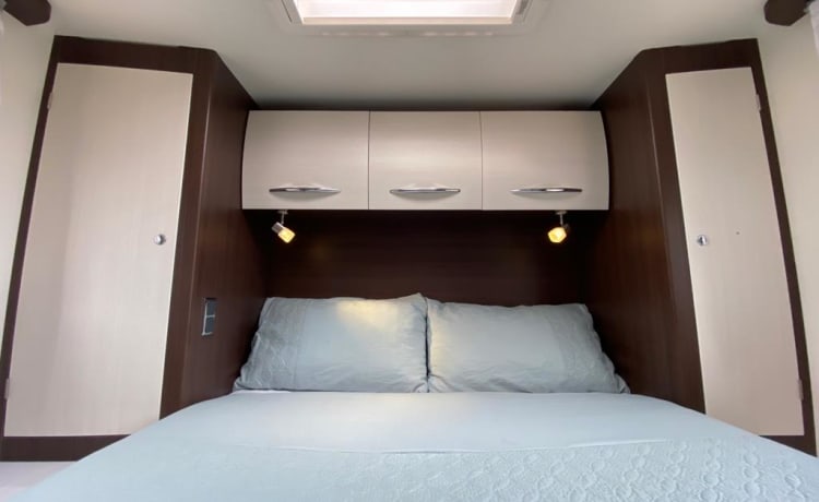 Moderne luxe 4-persoons Benimar camper