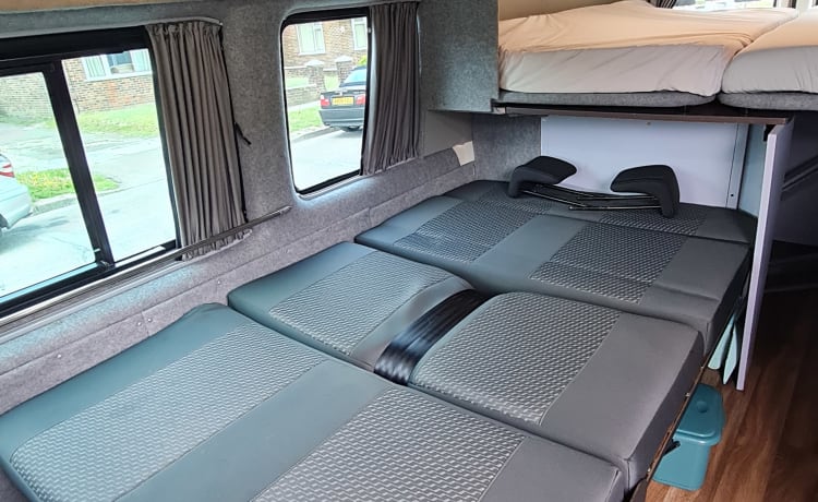 Family friendly, 5 berth camper for hire 