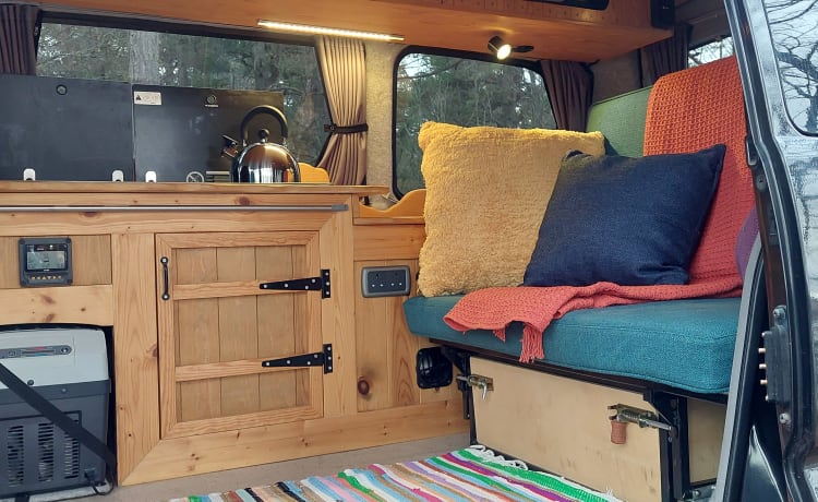 Wee Mitsy  – Cozy 2berth Mitsubishi Delica campervan from 2003