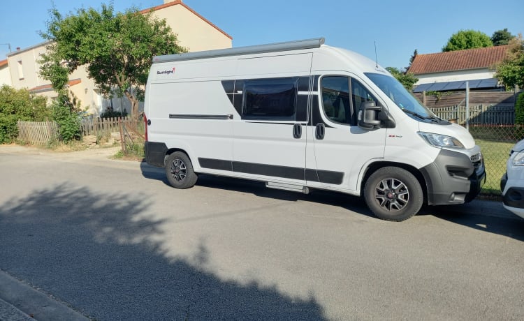 Gilbert – 5.99m fitted van equipped with an automatic gearbox