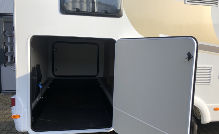 Elvis – Dethleffs camper with lots of space