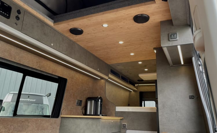 THUNDER – Stunning 2022 Luxury VW Crafter sleeps 4 - Liverpool