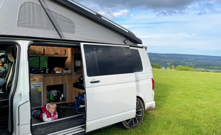 VW Campervan met PopTop in Dorset