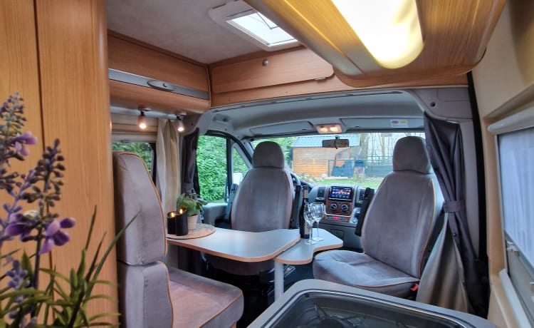 OFF-GRID – Very nice and fully equipped bus camper!