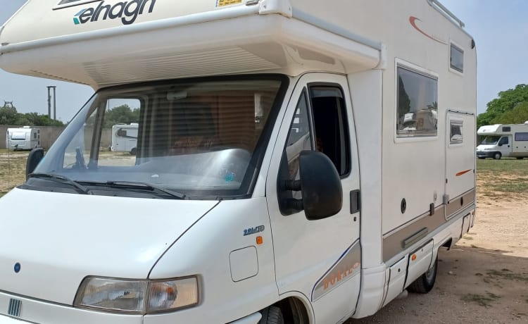 Elnagh Doral 105  (Bagus) – Louer un camping-car dans les Pouilles avec climatisation