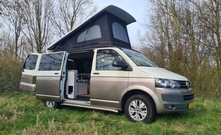 Volkswagen Offgrid camper met buitenkeuken