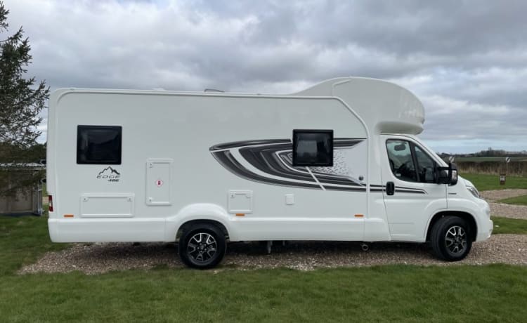 Fantastic 6 Berth Swift Edge 486 Motorhome