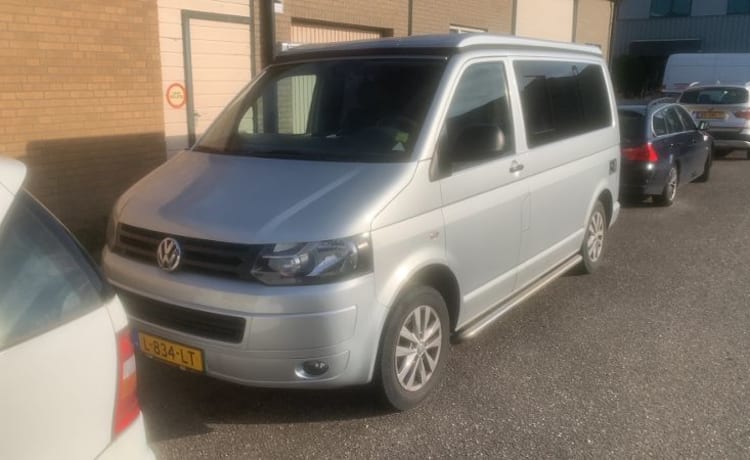 T5 Zilver – 4p Volkswagen bus uit 2012