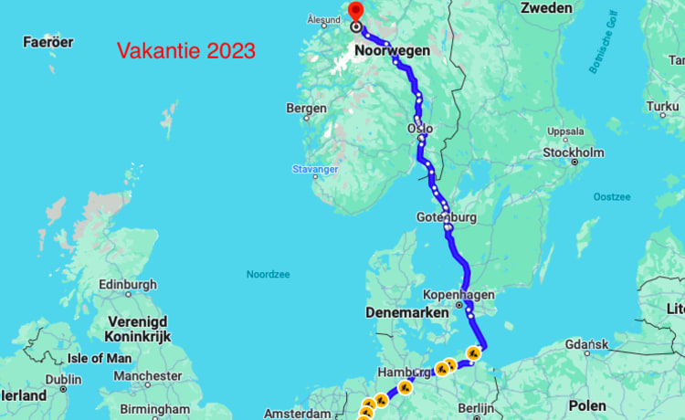 Gezellige 4 persoons Burstner met fiets, scooter drager.