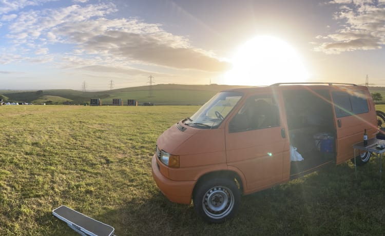 Orange Beast – 2 berth Volkswagen bus from 1996