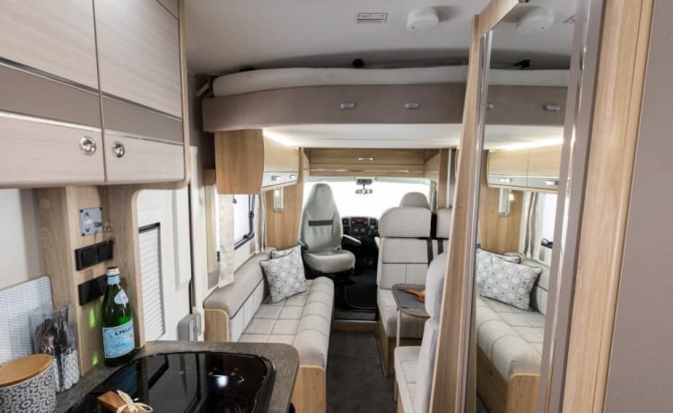 Peggy – Elddis Autoquest 196. Nuovo camper di lusso a 6 posti letto del 2023. Noto come "Peggy"