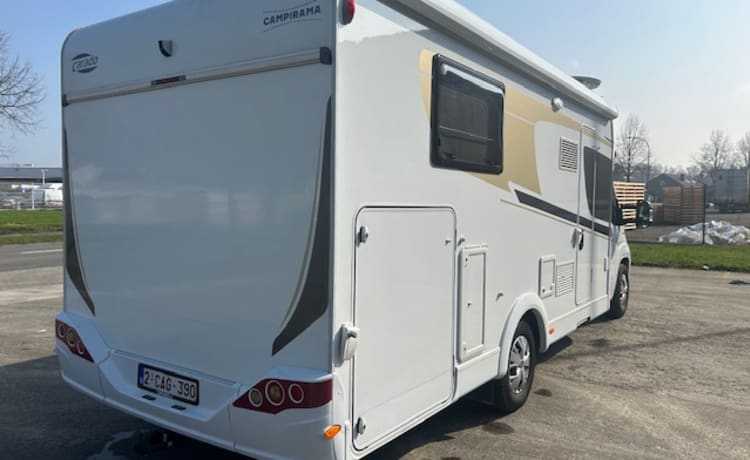 Familie camper – 4p Fiat semi-integrated uit 2019