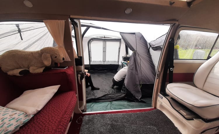 Poppy – 1971 Volkswagen T2 premier camping-car à baies vitrées