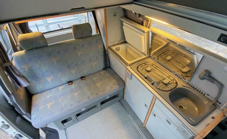 Colin de Camper – Camper autobus Volkswagen T4 California, ottime condizioni, con extra e off-grid