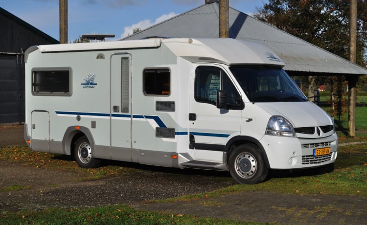 XXL beds in Comfortable Weinsberg camper